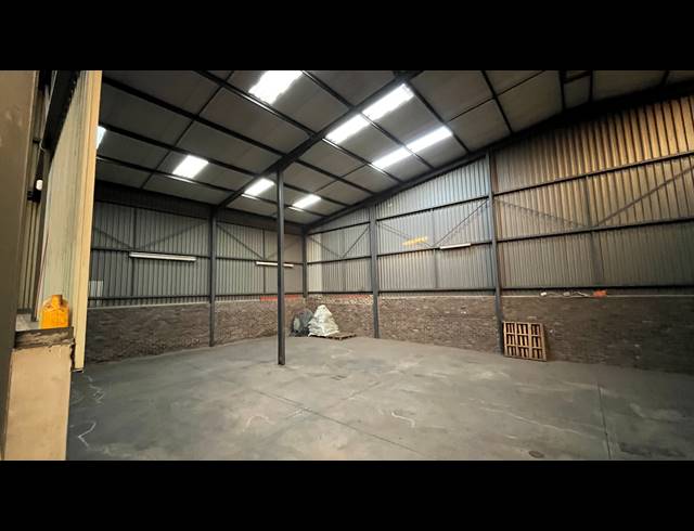 873M² WAREHOUSE FOR SALE IN SEBENZA